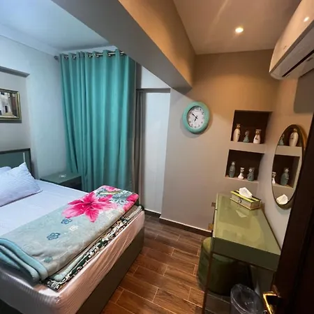 Luxury Flat With Garden And Private Entrance شقة فاخرة بحديقة و مدخل خاص Caïro Buitenkant foto