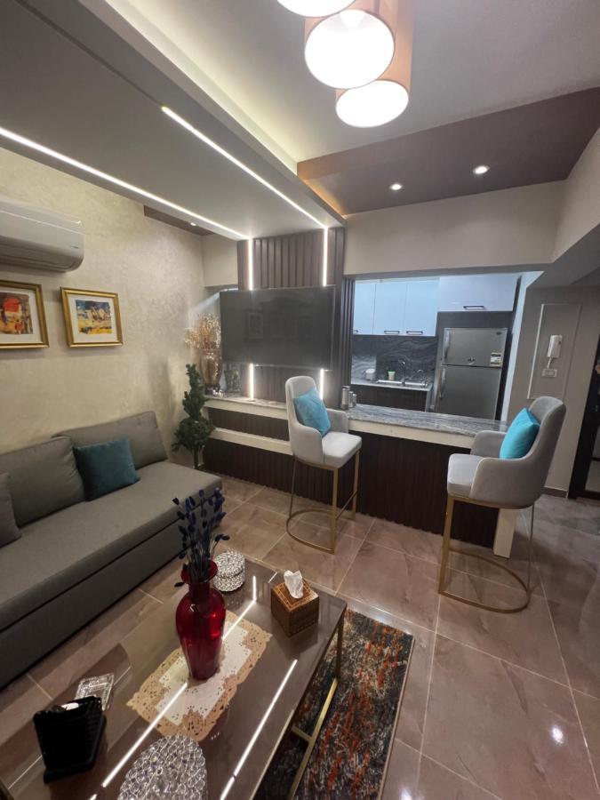 Apartment Luxury Flat With Garden And Private Entrance فاخرة بحديقة و مدخل خاص *