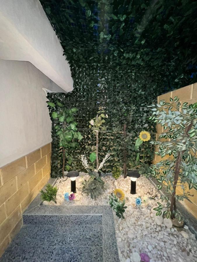 Luxury Flat With Garden And Private Entrance فاخرة بحديقة و مدخل خاص Cairo