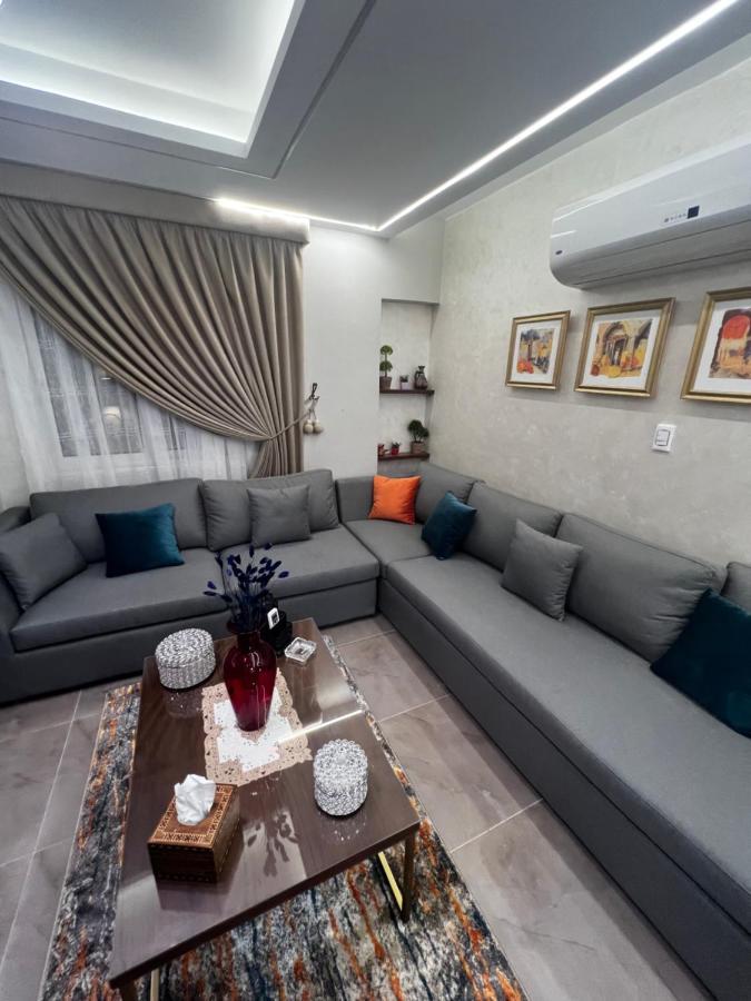 Luxury Flat With Garden And Private Entrance فاخرة بحديقة و مدخل خاص Apartment