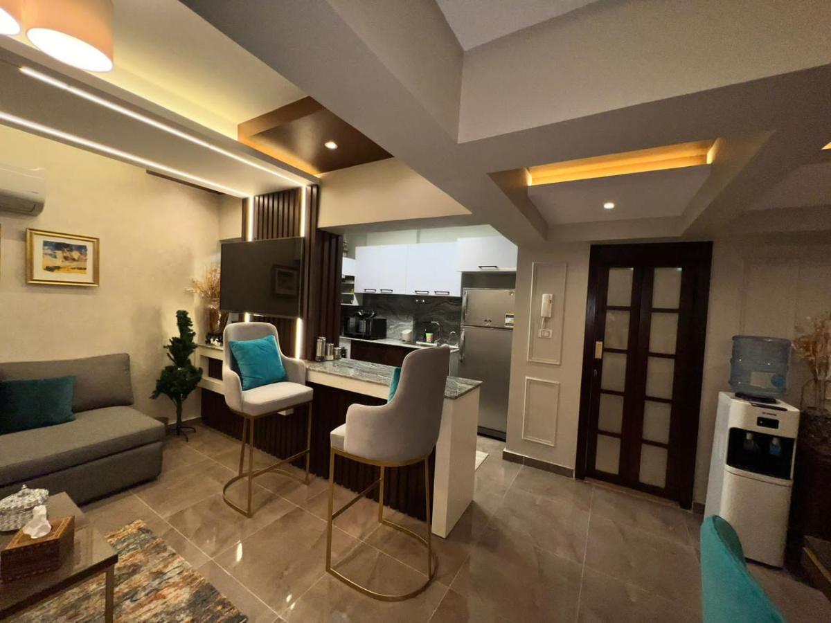 Apartment Luxury Flat With Garden And Private Entrance فاخرة بحديقة و مدخل خاص