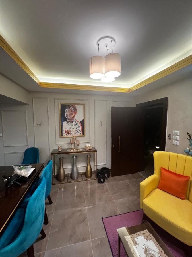 Luxury Flat With Garden And Private Entrance فاخرة بحديقة و مدخل خاص * Kairó